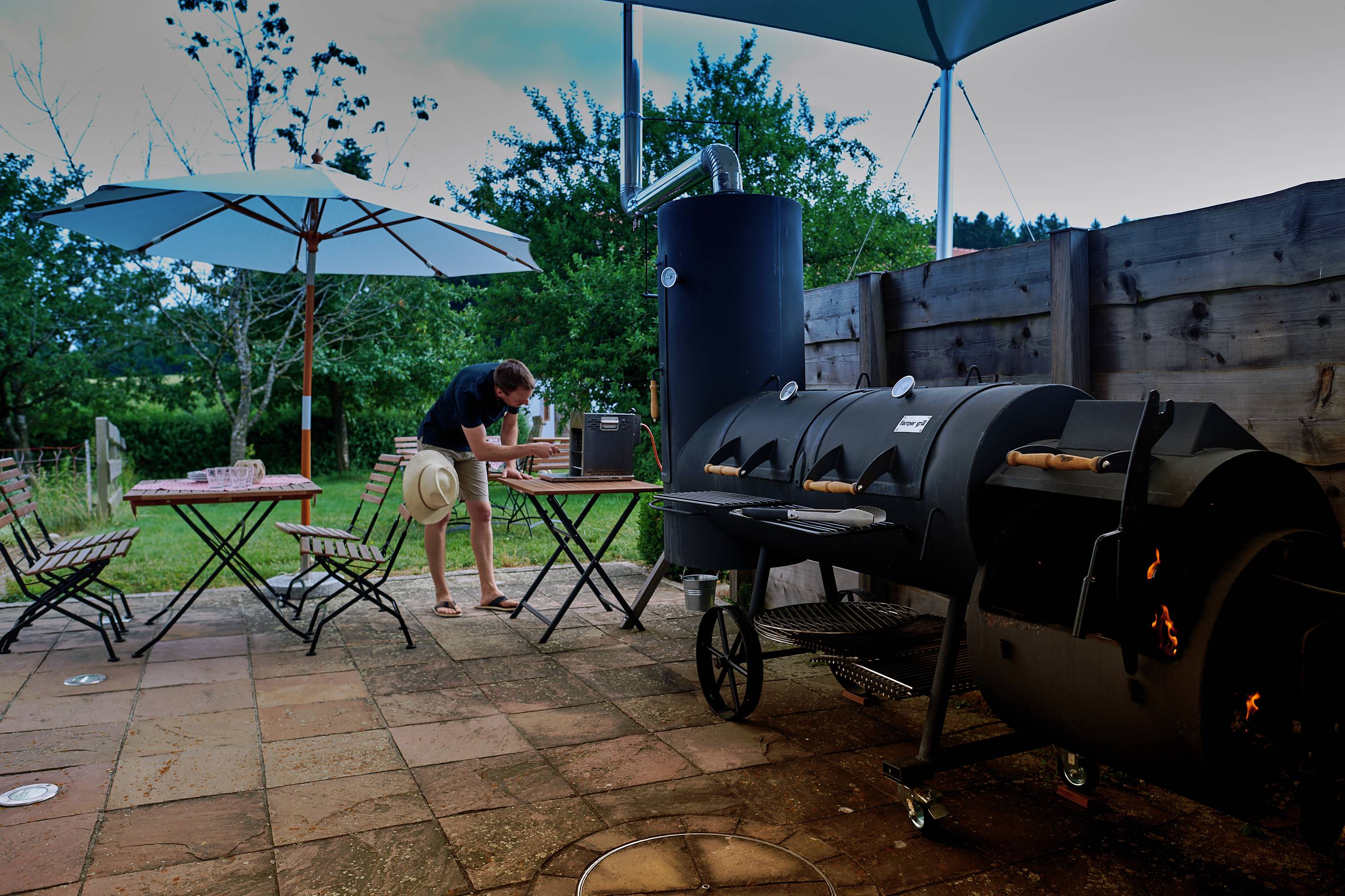 Ein Smoker und Grill im Staller Ferienhof