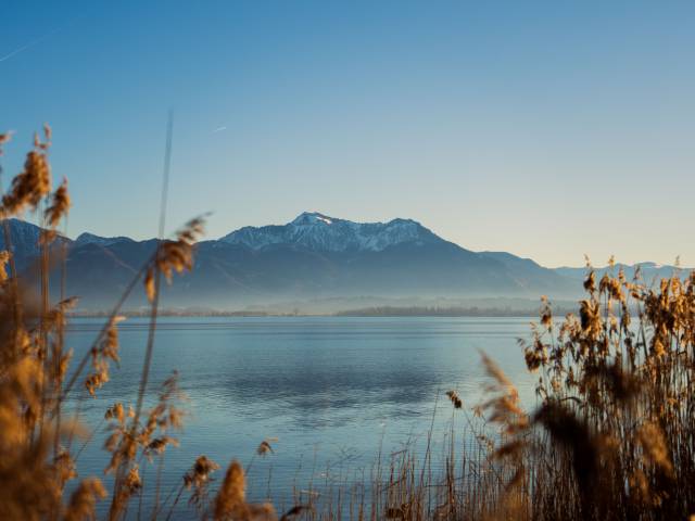Chiemsee mit Blick auf die Berge